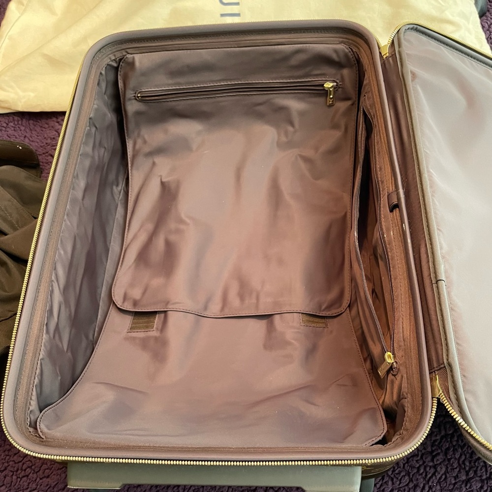 Louis Vuitton Gently used luggage. Maybe 3 times.